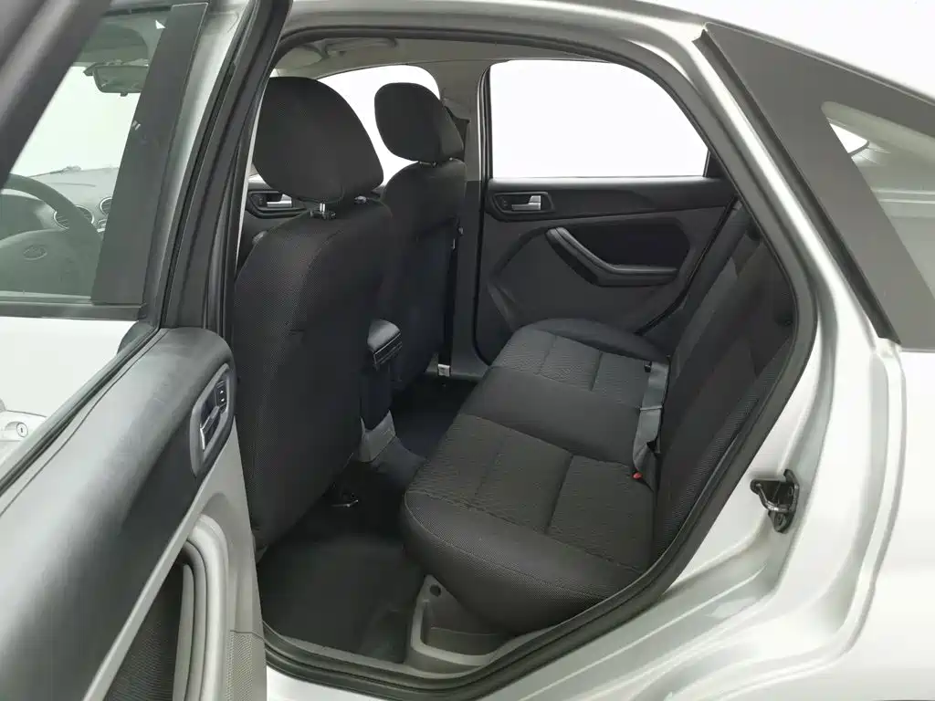 Ford Focus 2010 2011 Hatchback 1.8L Manual Classic