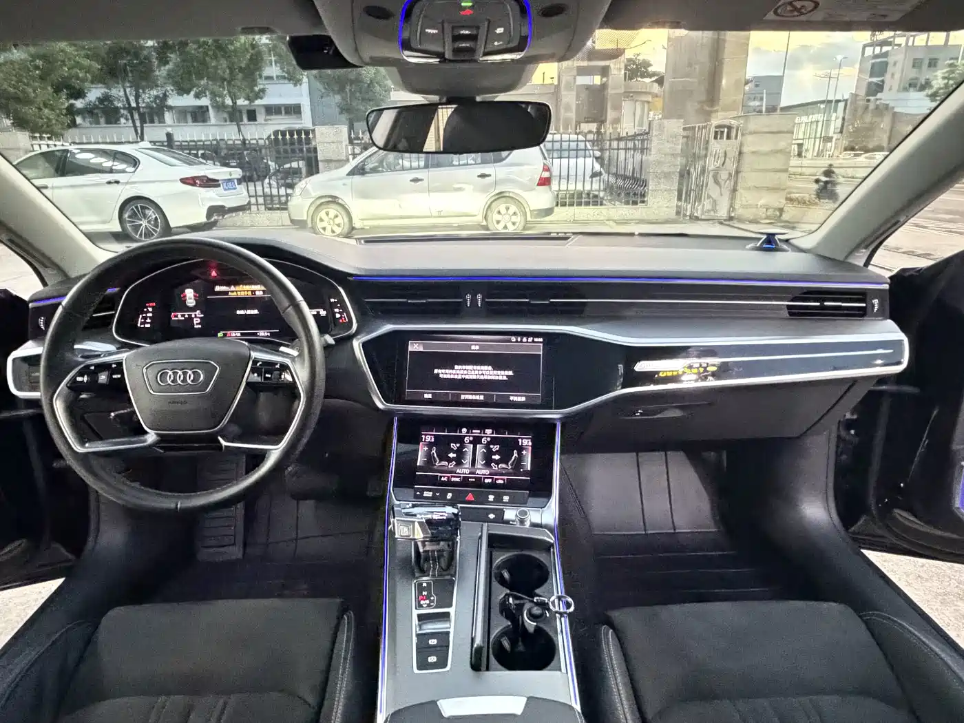 Photo 8 - Audi A7L