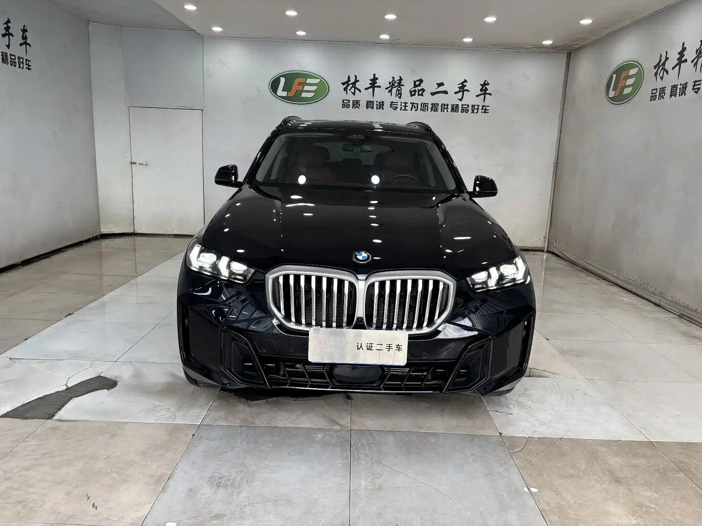 BMW X5 2025 Model xDrive 30Li Exclusive M Sport Blackout Package фото 3