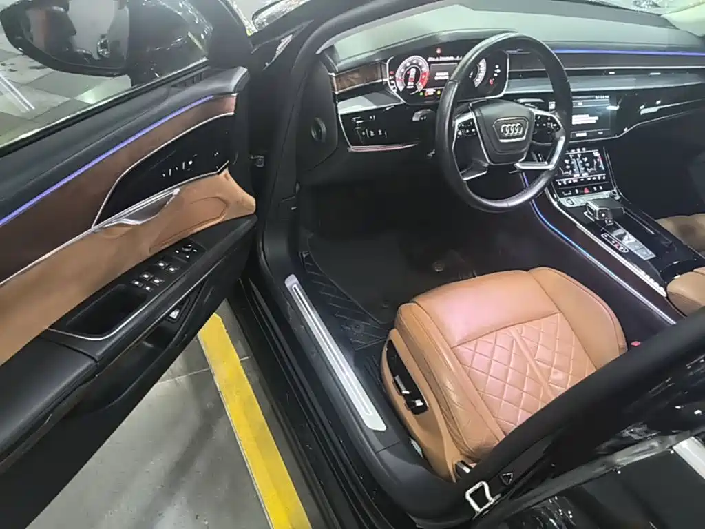 Фото 16 - Audi A8