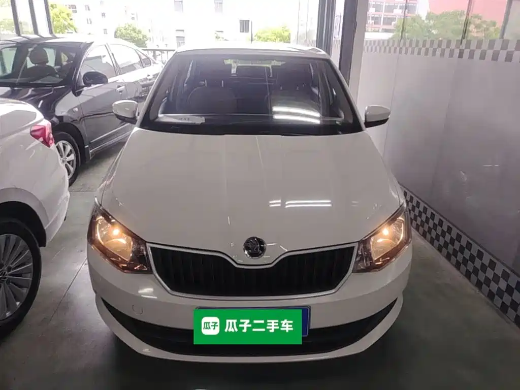 Škoda Fabia 2017 1.4L Auto Car Enjoy Edition фото 3