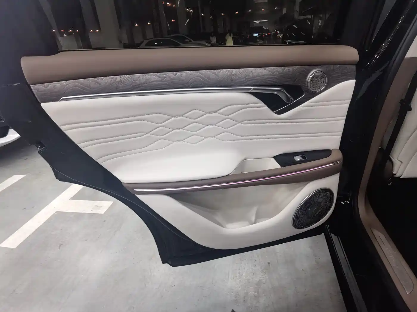 Voyah Free 2021 2021 AWD Standard Range Extender Exclusive Luxury Package