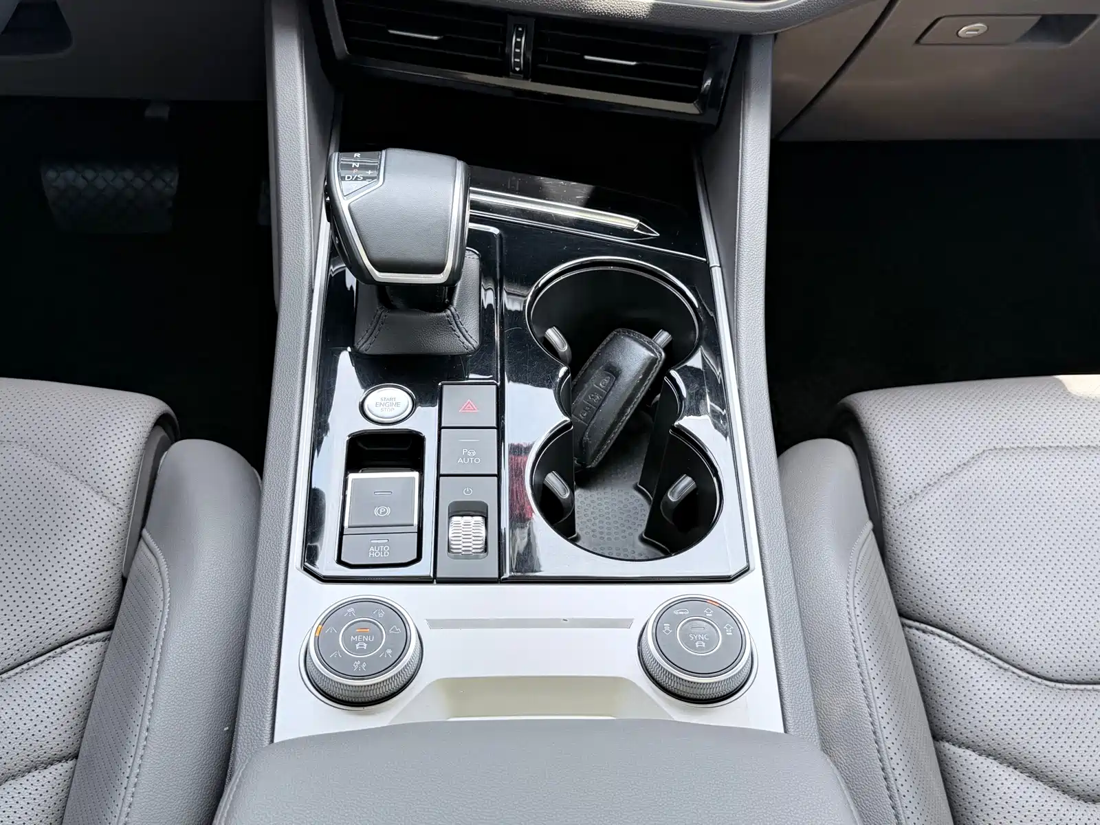 Фото 13 - Volkswagen Touareg