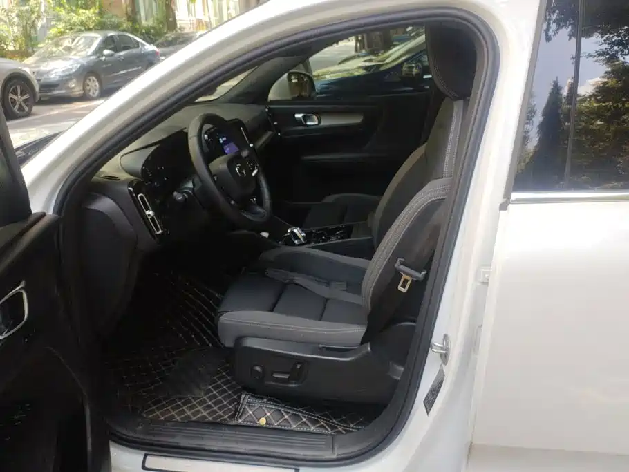 Volvo XC40 2022 2023 B3 Zhiyuan Luxury Edition