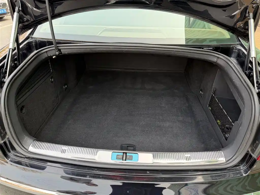 Volkswagen Phaeton 2014 3.0L Executive Edition фото 9