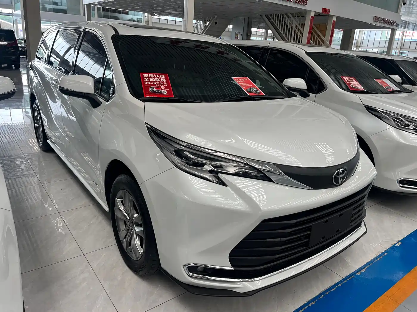 Toyota Sienna 2024 2.5L Hybrid Comfort Edition фото 3