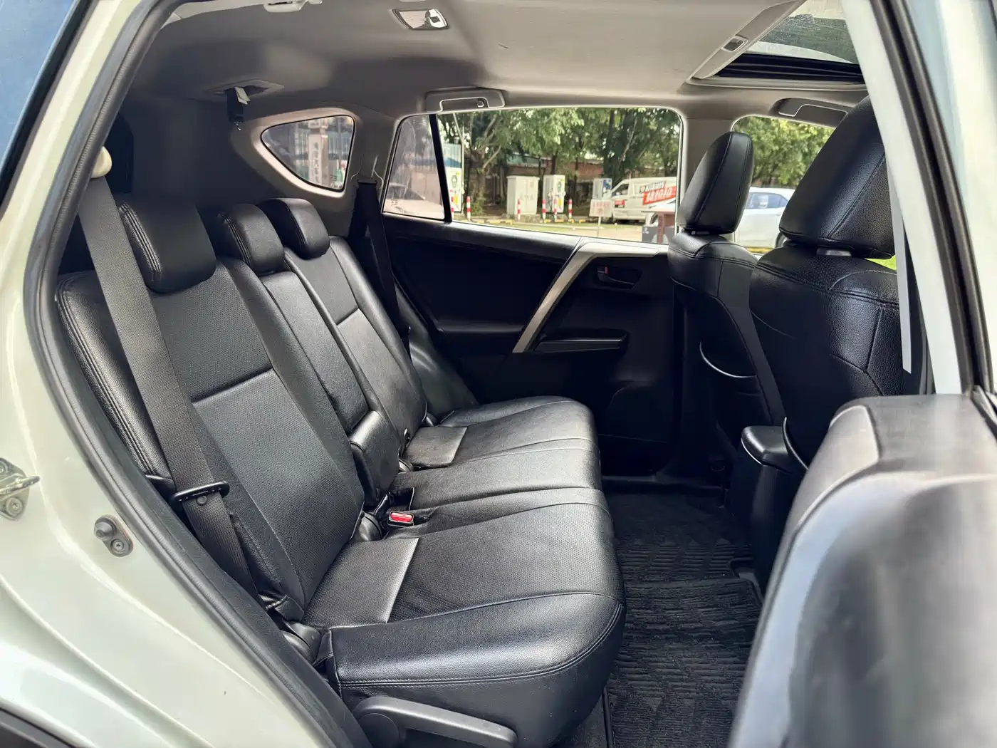 Toyota RAV4 Rongfang 2016 2.0L CVT 2WD Trend (China V) фото 15