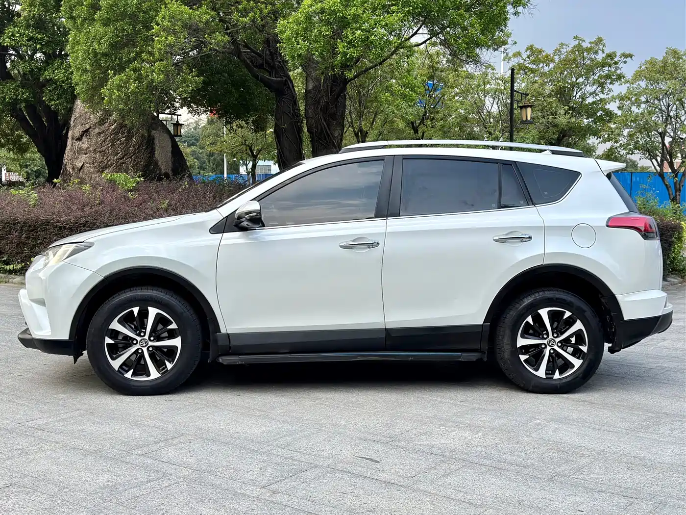 Toyota RAV4 Rongfang 2016 2.0L CVT 2WD Trend (China V) фото 4