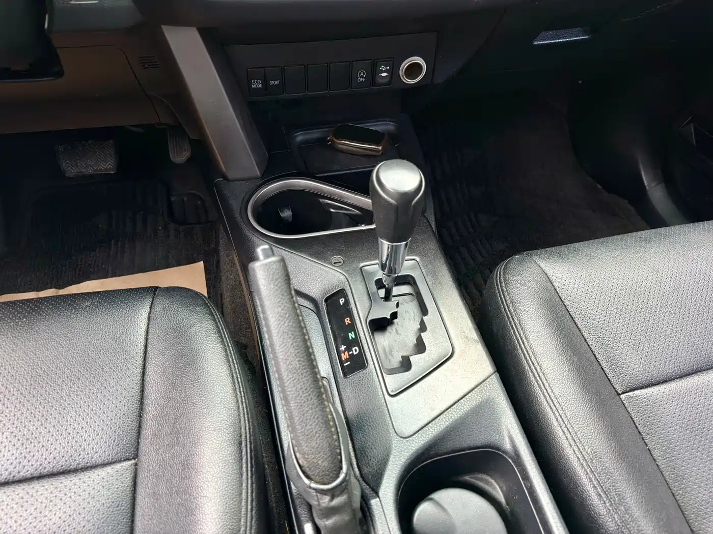 Toyota RAV4 Rongfang 2016 2.0L CVT 2WD Trend (China V) фото 12