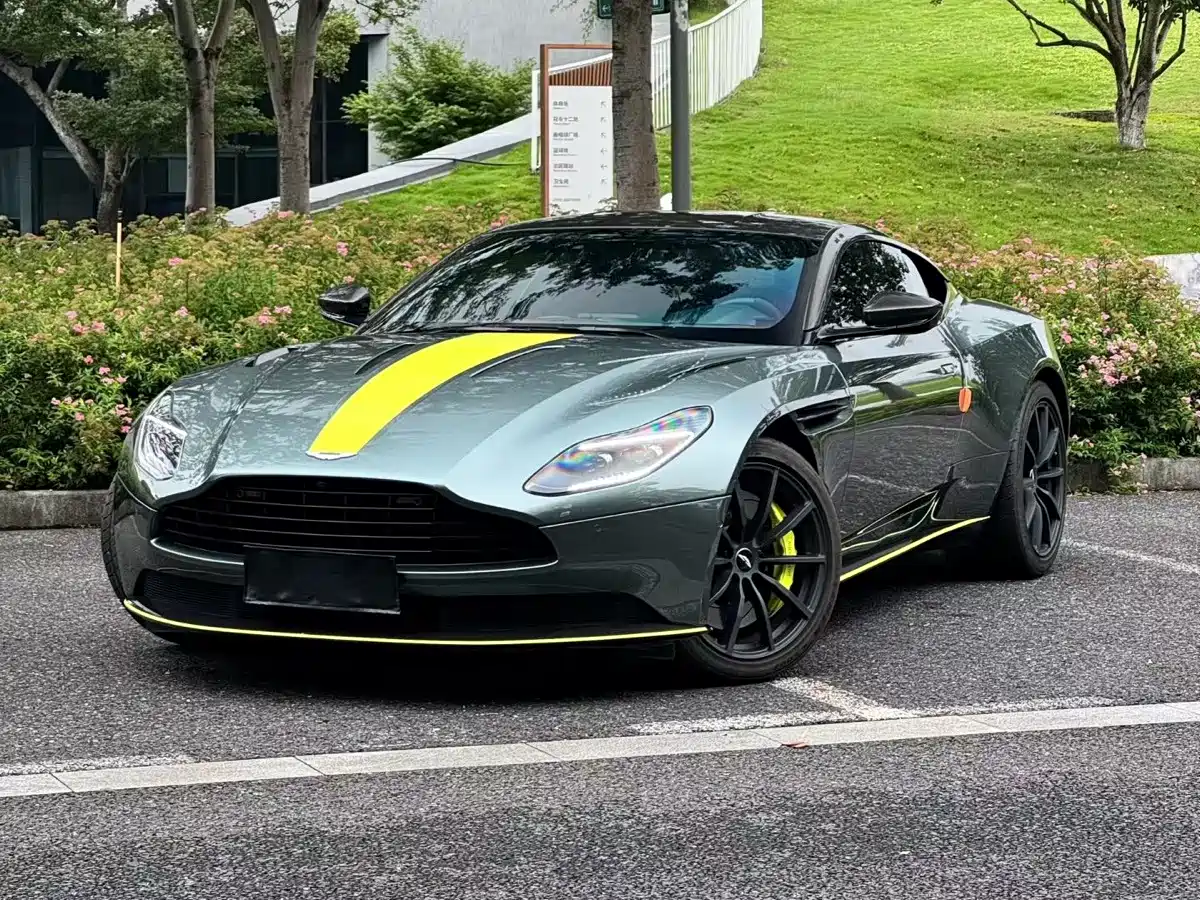 Aston Martin DB11