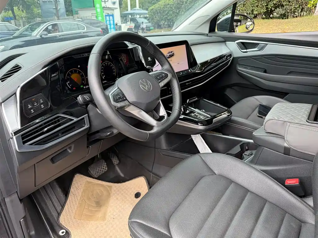 Volkswagen Talagon 2021 330TSI 2WD Luxury Premium Edition фото 7