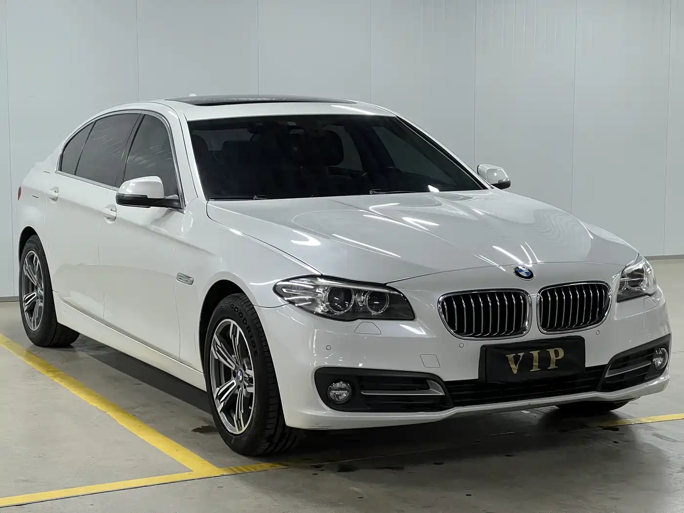 BMW 5 Series 2017 520Li Classic Edition фото 3