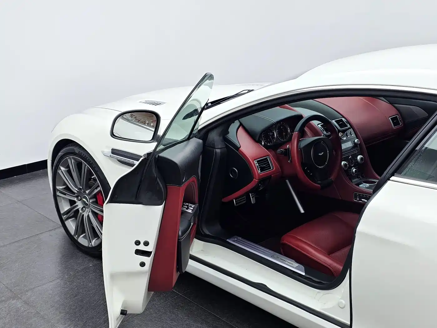 Aston Martin Rapide 2011 2010 6.0L