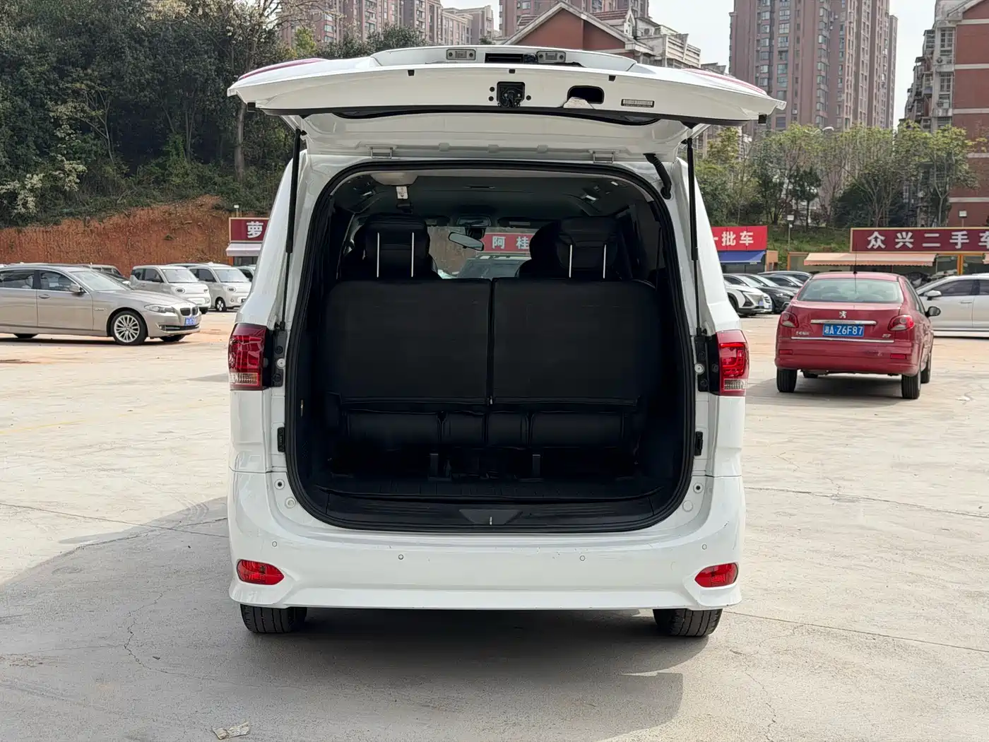 SAIC Maxus Maxus G10 2023 2.0T Manual Multi-function Edition Diesel 7-seater фото 11