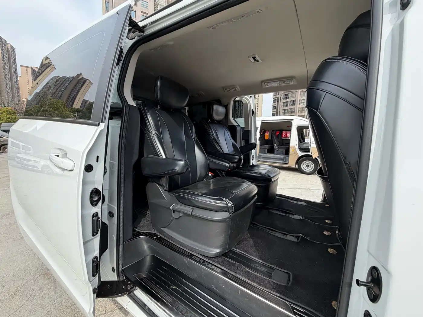 SAIC Maxus Maxus G10 2023 2.0T Manual Multi-function Edition Diesel 7-seater фото 9