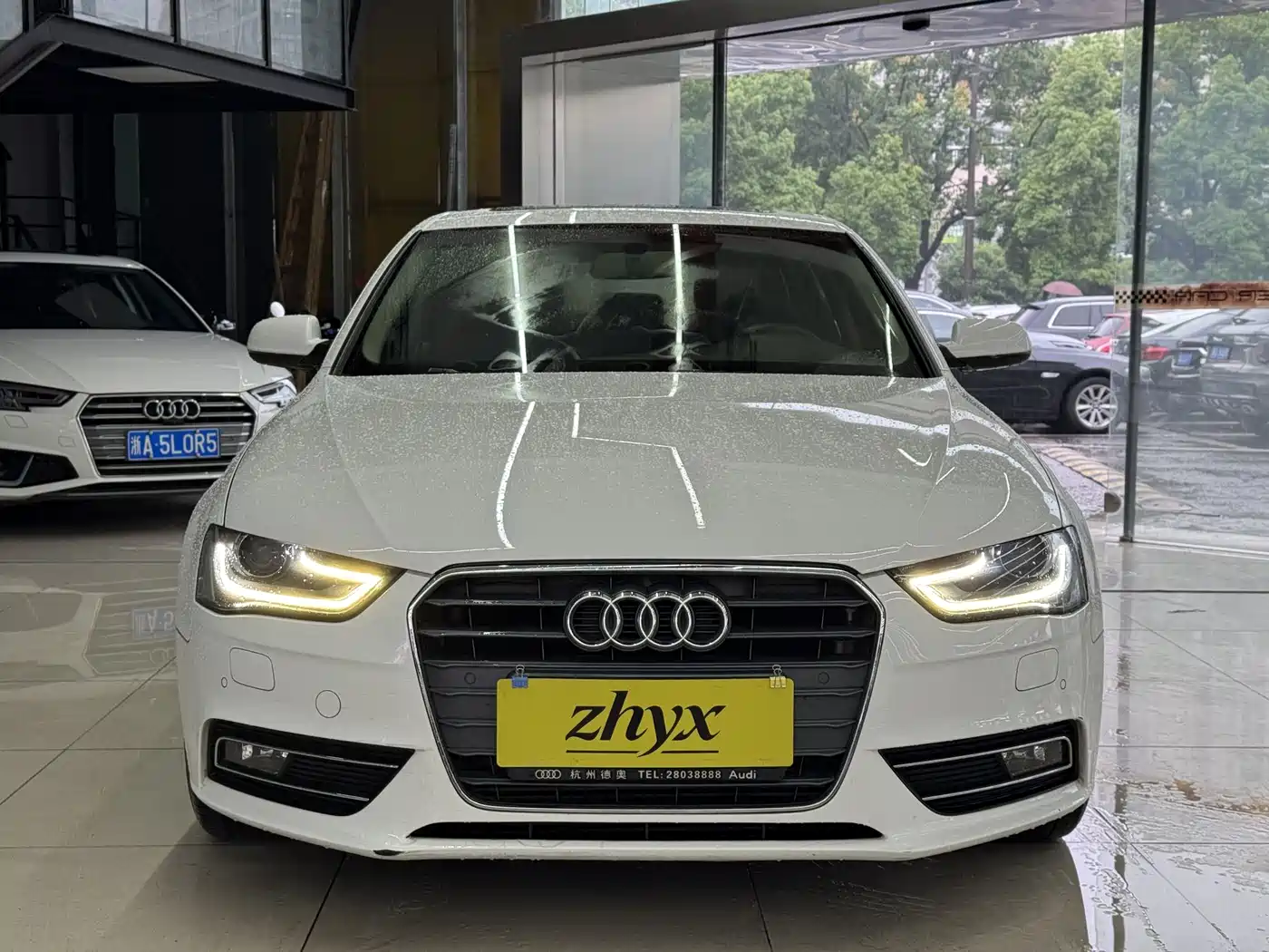 Audi A4L 2013 35 TFSI Automatic Standard фото 2
