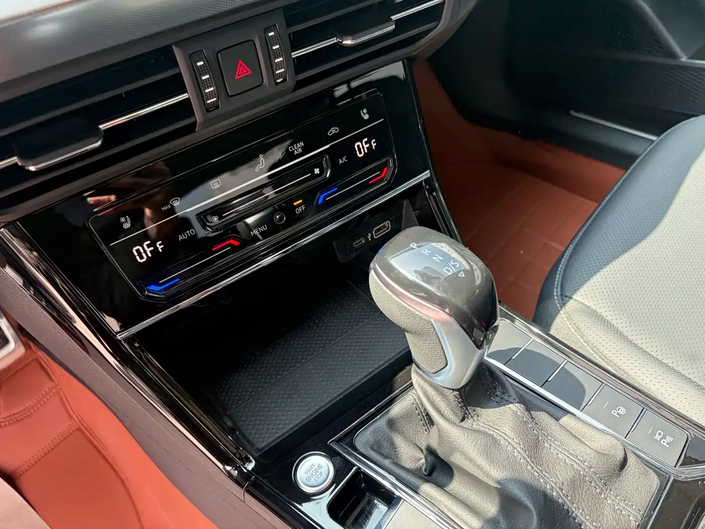 Volkswagen Passat 2025 Outstanding 380TSI Starlight Dragon Glory Edition фото 10