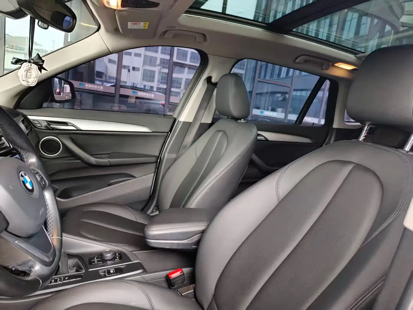 BMW X1 2016 sDrive18Li Premium Model фото 8