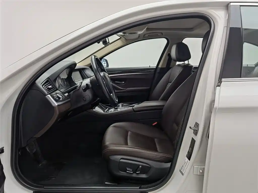 BMW 5 Series 2014 525Li Luxury Design Package фото 10