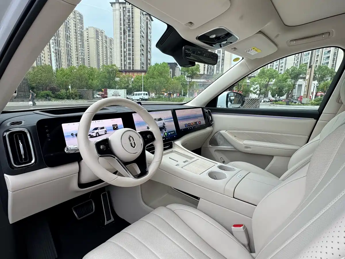 AITO Wenjie AITO M8 2025 Model Extended Range Max+ Edition 53.4kWh 6-Seater фото 7