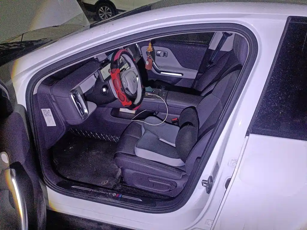 Photo 11 - Leapmotor B01