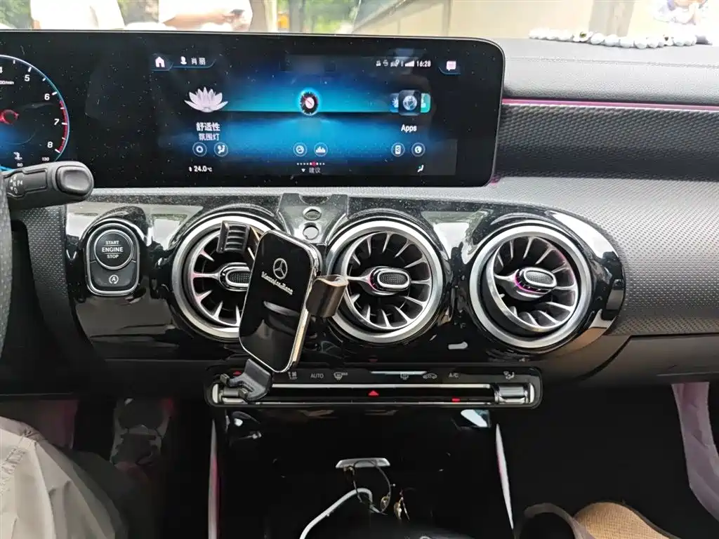 Mercedes-Benz A-Class 2021 A 200 L Sport Sedan Fashion Edition фото 6