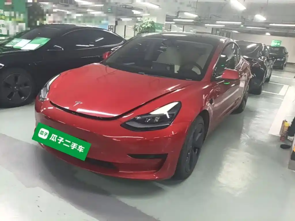 Фото 1 - Tesla Model 3