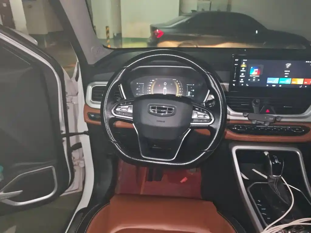 Фото 11 - Geely Emgrand X6