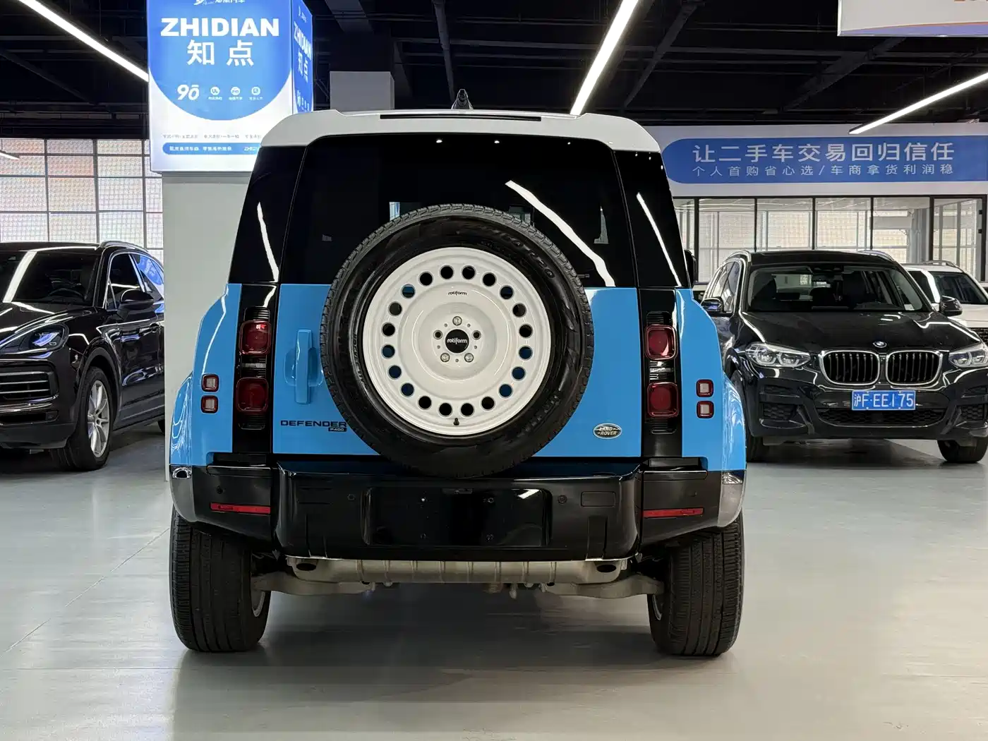Photo 22 - Land Rover Defender
