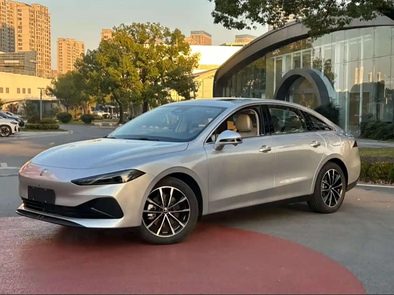 Roewe D7 2025 DMH 125km World Champion Edition