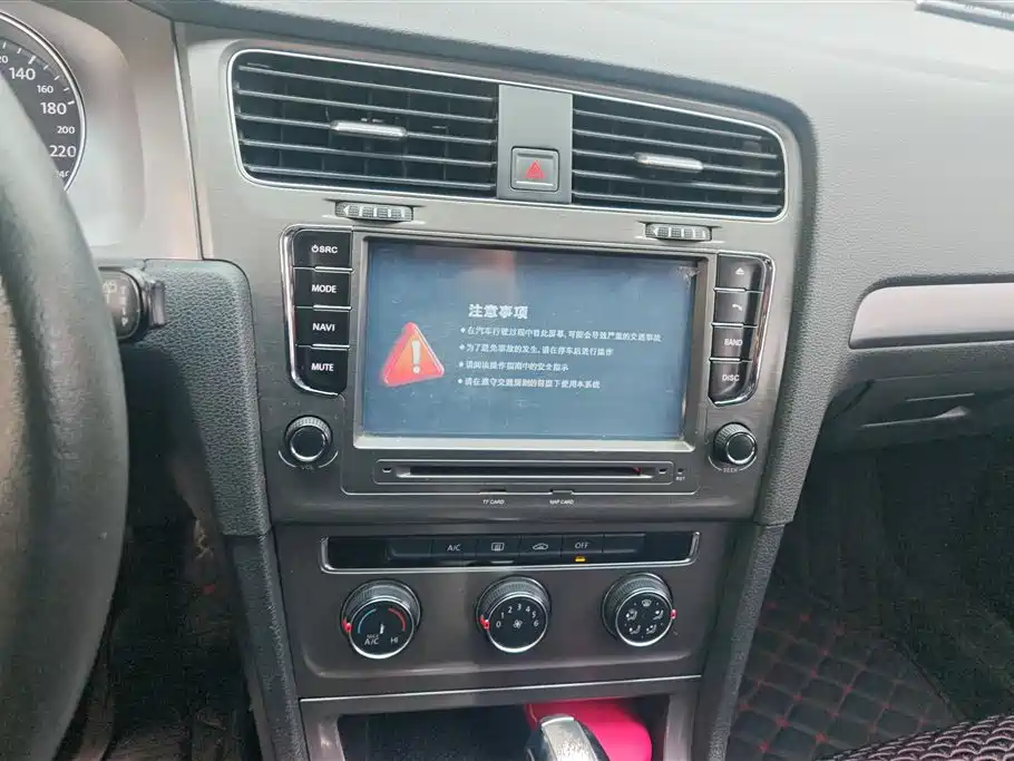 Volkswagen Golf 2015 1.6L Automatic Fashion фото 12