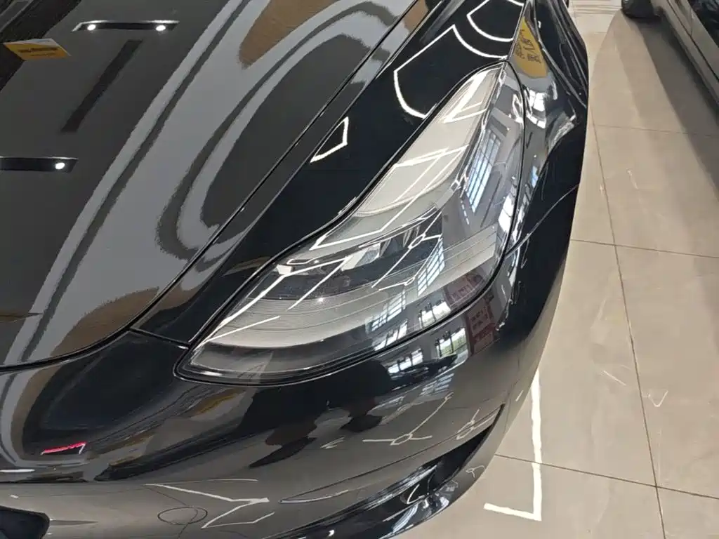 Фото 24 - Tesla Model 3