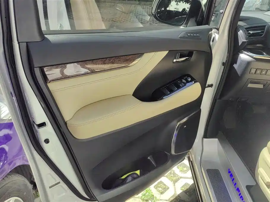 Toyota Vellfire 2021 Crown Hybrid 2.5L HV Premium Edition фото 7