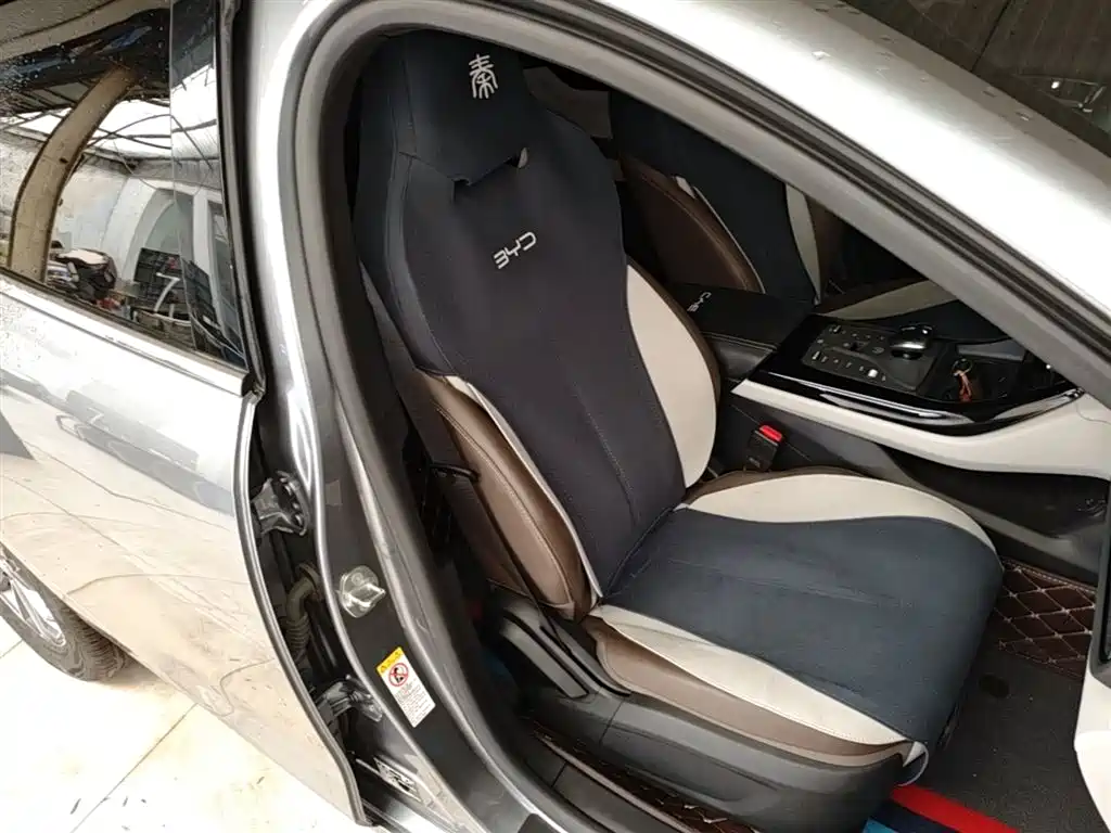 BYD Qin PLUS 2024 Glory Edition DM-i 55KM Leading фото 25