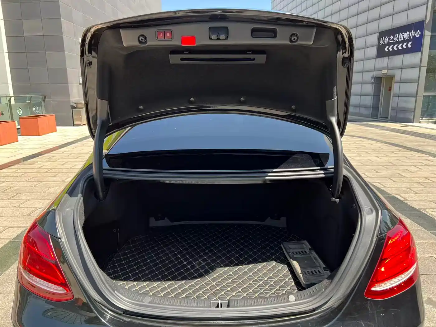 Mercedes-Benz E-Class 2016 E 300 L Fashion Type фото 20