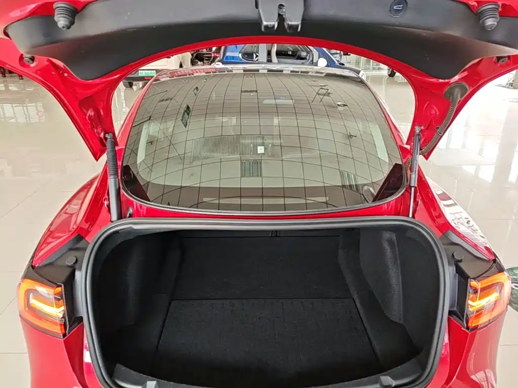 Фото 19 - Tesla Model 3