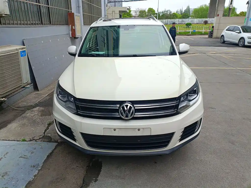 Volkswagen Tiguan 2015 1.8TSI Automatic 4WD Highline фото 3