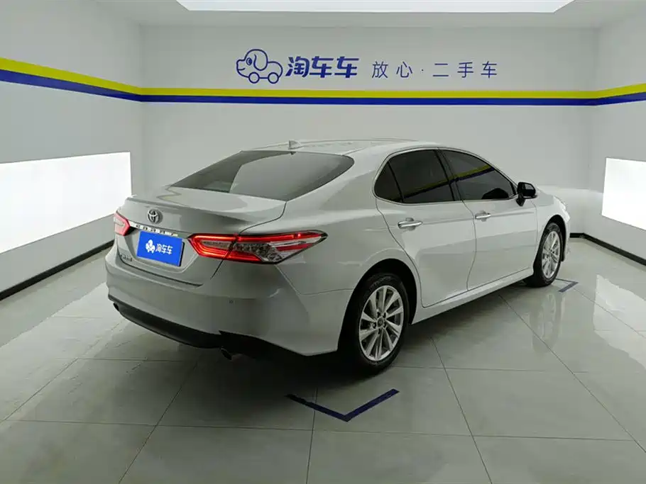 Toyota Camry 2021 2.0G Luxury Edition фото 3