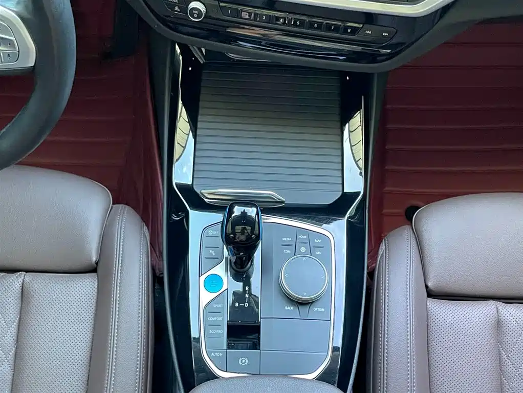 BMW iX3 2023 Leading Type фото 12