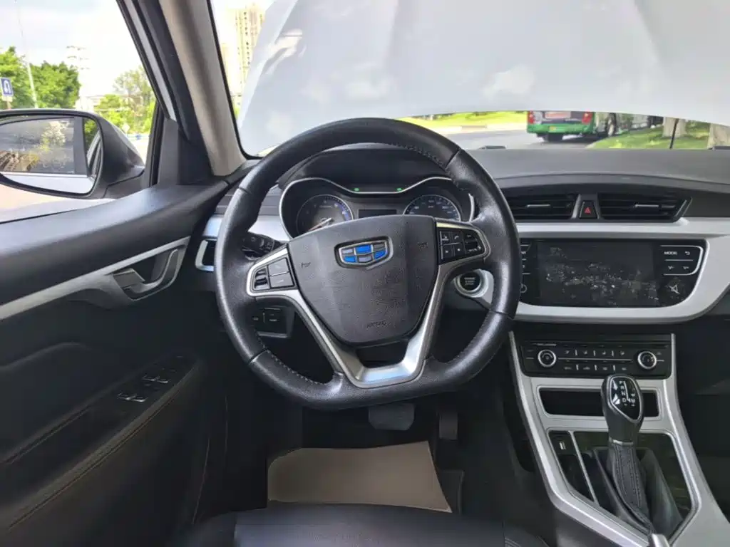 Фото 11 - Geely Vision
