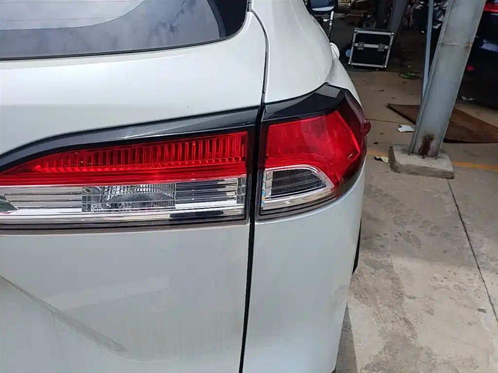 Toyota Frontlander 2024 2.0L CVT Elite Plus Edition фото 8