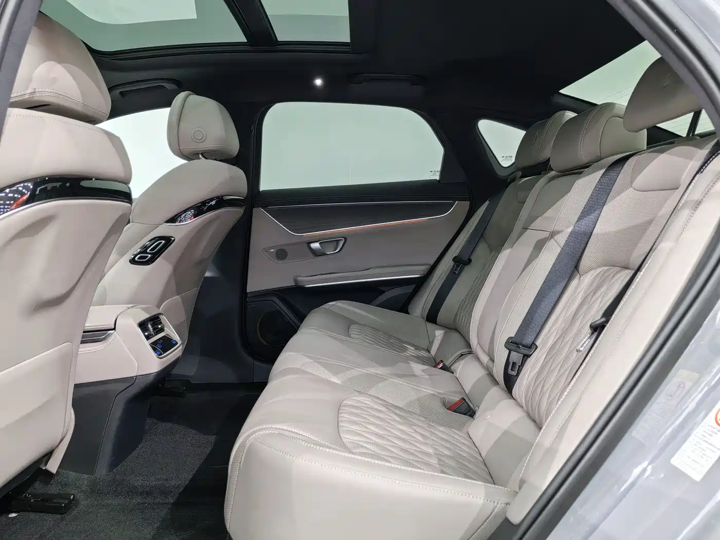 BYD Han 2025 DM-i 125KM LiDAR Smart Driving фото 17