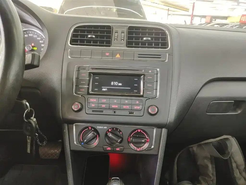 Volkswagen Polo 2016 1.6L Automatic Comfort фото 13