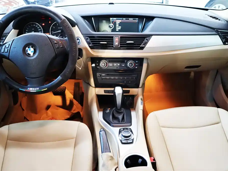 BMW X1 2012 sDrive18i Luxury Model фото 6