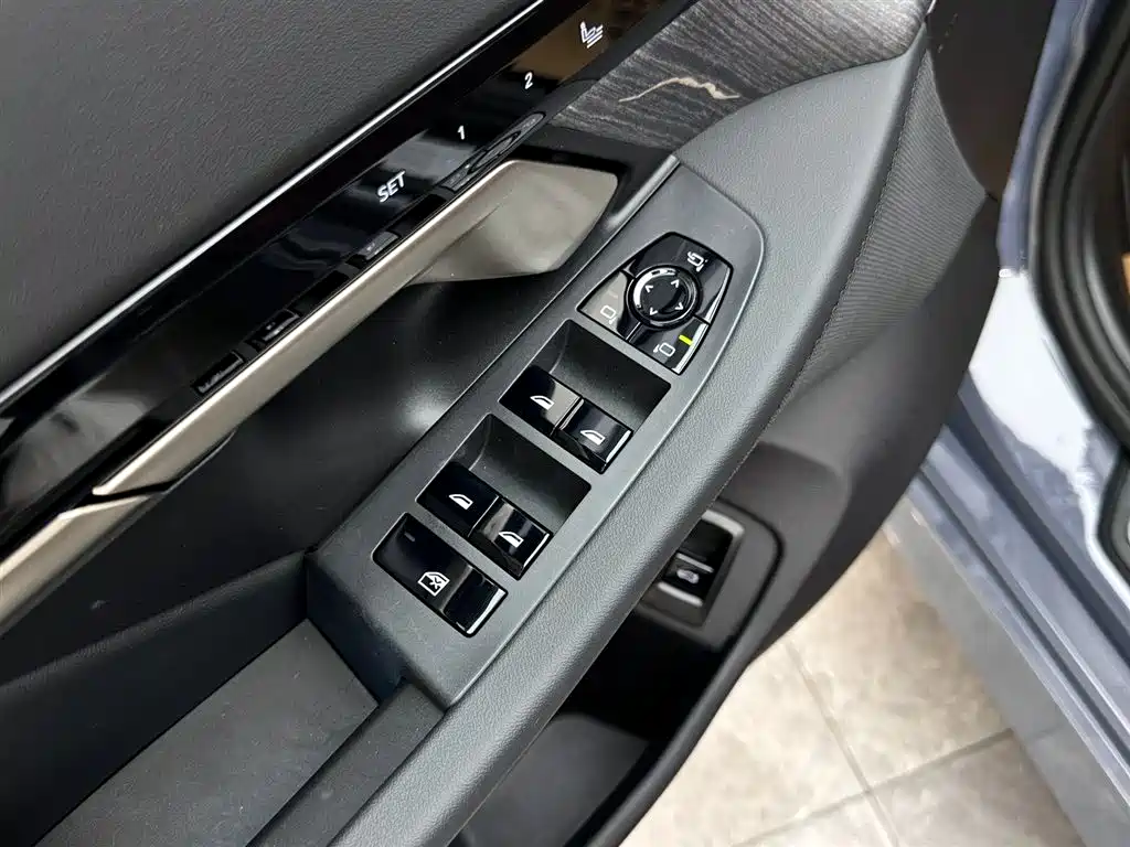 BMW 5 Series 2024 525Li M Sport Package фото 15