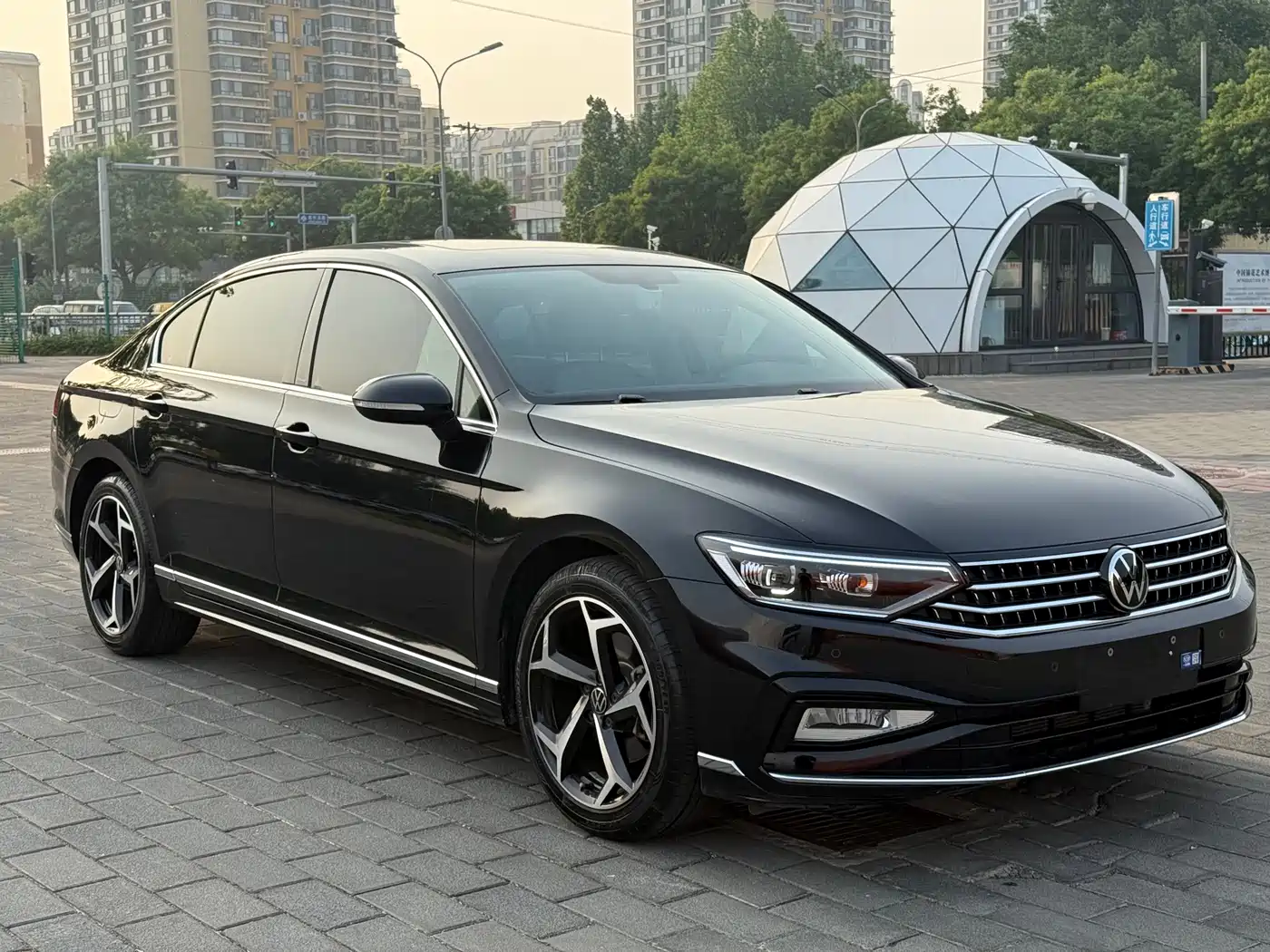 Volkswagen Magotan 2023 2 Million Units Anniversary Edition 330TSI DSG Leading Type фото 3