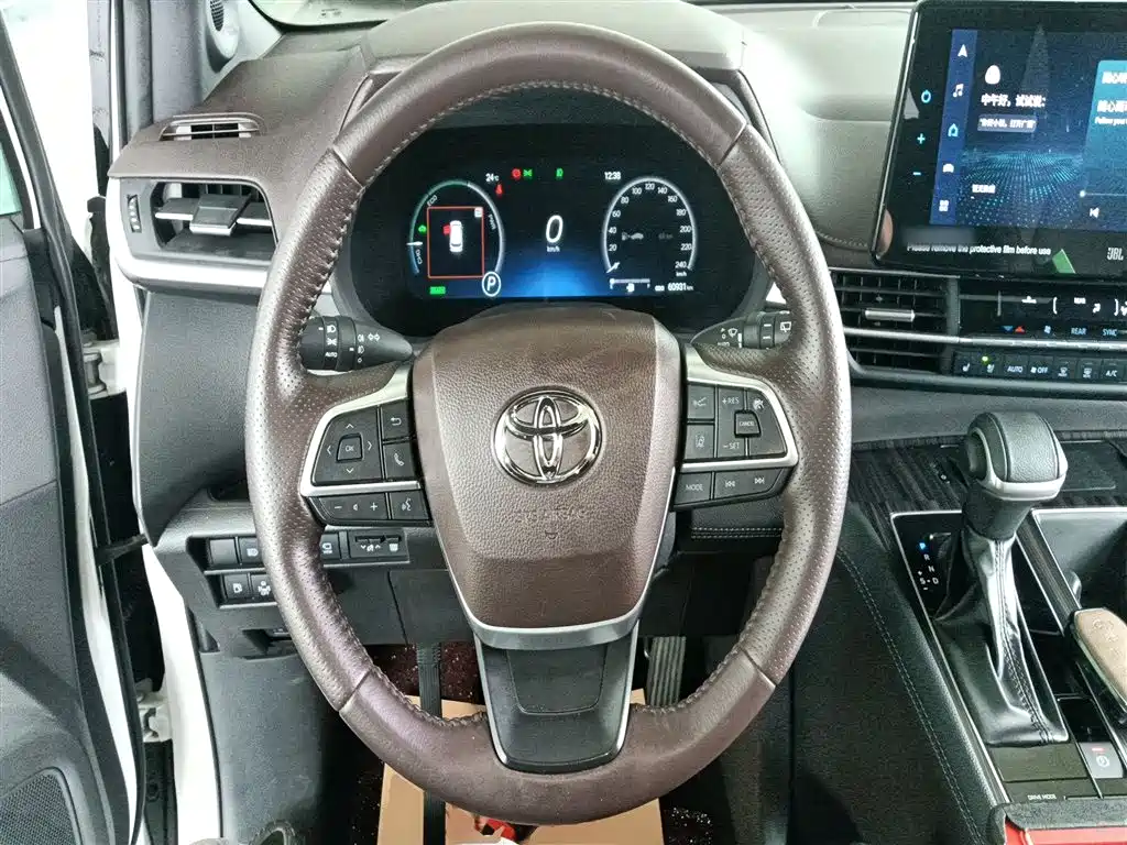 Toyota Sienna 2021 2.5L Hybrid Platinum Edition фото 11
