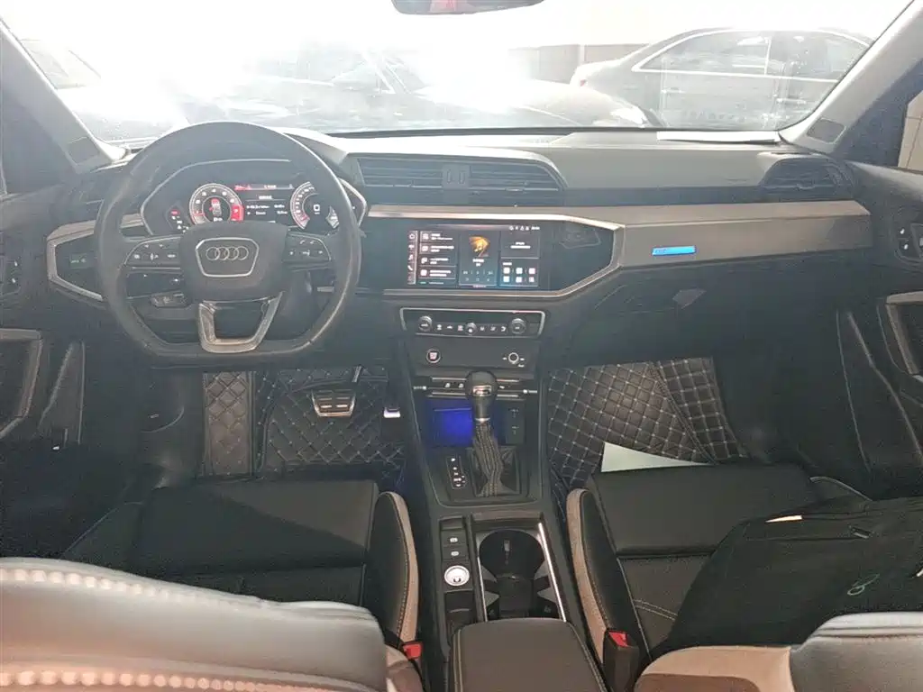 Audi Q3 2023 35 TFSI Fashion Dynamic Model (1.5T) фото 16