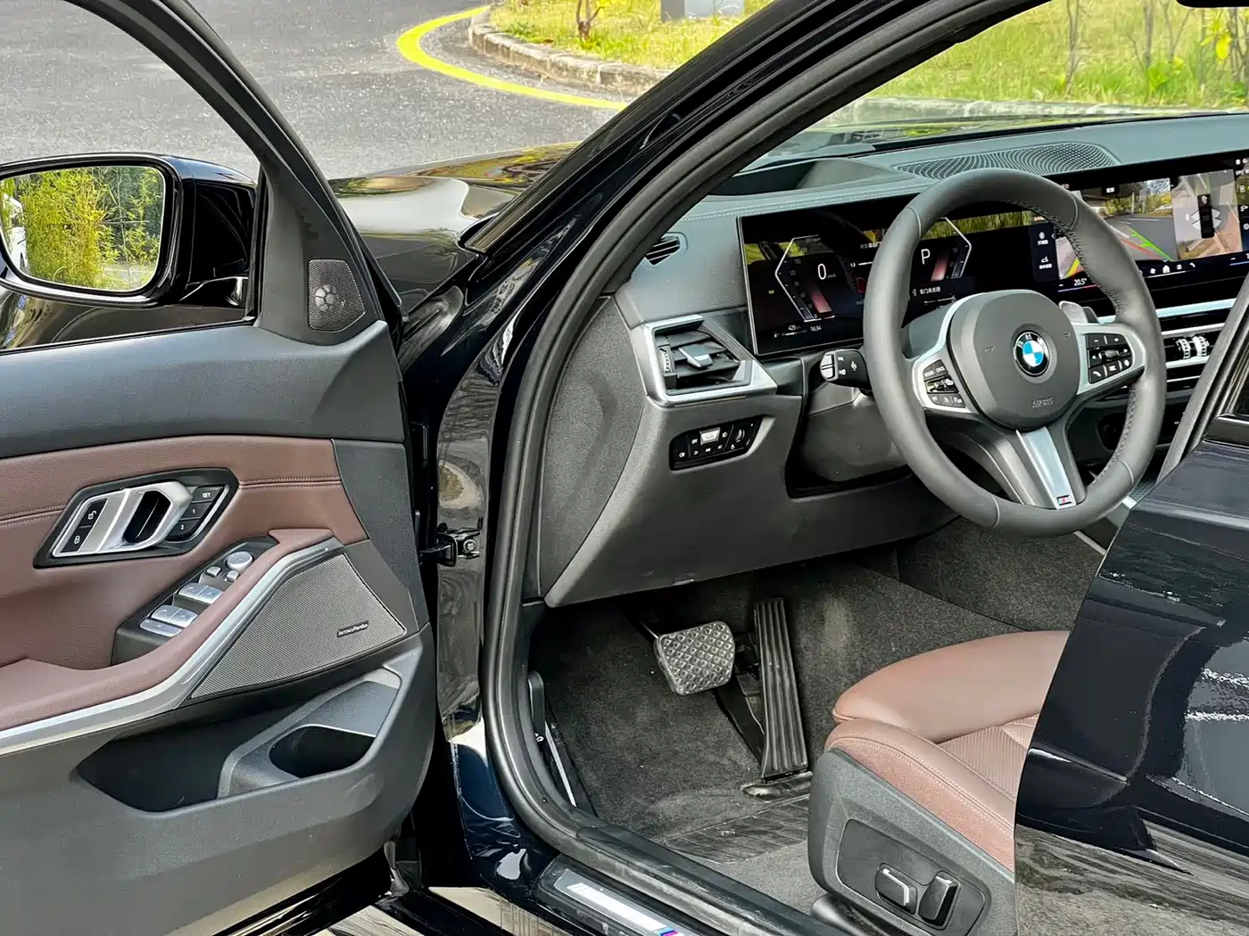 BMW 3 Series 2024 330i M Sport Shadowline Package фото 14
