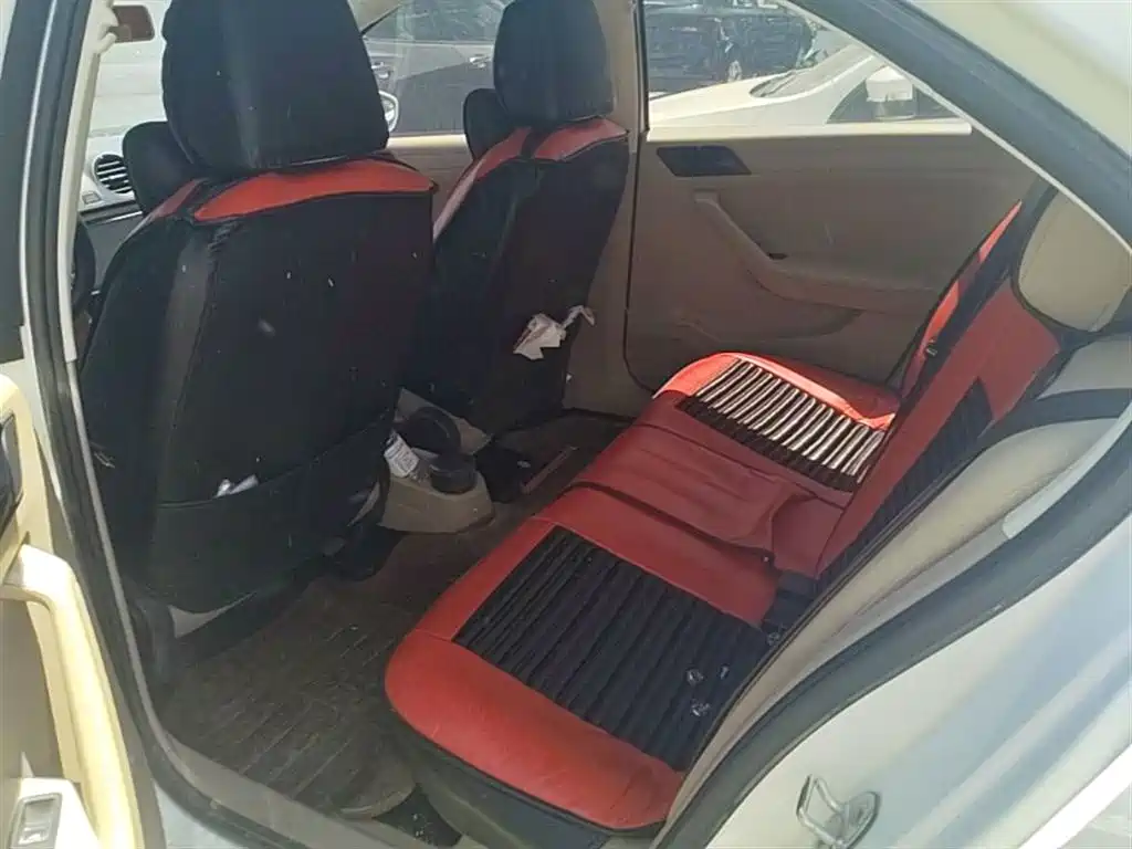 Volkswagen Jetta 2015 1.6L Manual Trend фото 24